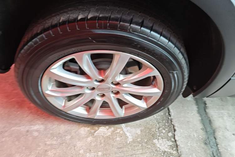 Used Cadillac XT4 2021 28T Two-Wheel Drive Tech Edition Right Rear Wheel Hub