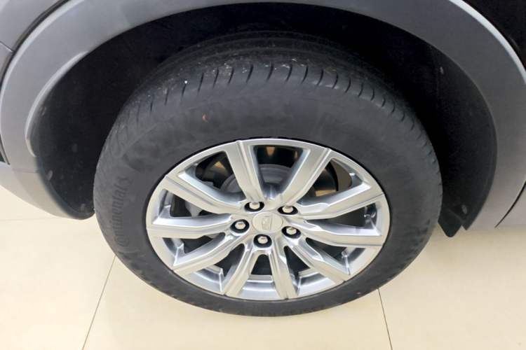 Used Cadillac XT4 2021 28T Two-Wheel Drive Leading Version Right Rear Wheel Hub