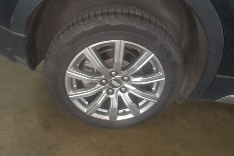 Used Cadillac XT4 2021 28T Two-Wheel Drive Luxury Version Right Rear Wheel Hub