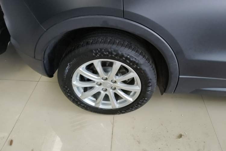 Used Cadillac XT4 2021 28T Two-Wheel Drive Tech Edition Right Rear Wheel Hub