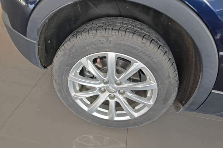 Used Cadillac XT4 2021 28T Two-Wheel Drive Tech Edition Right Rear Wheel Hub