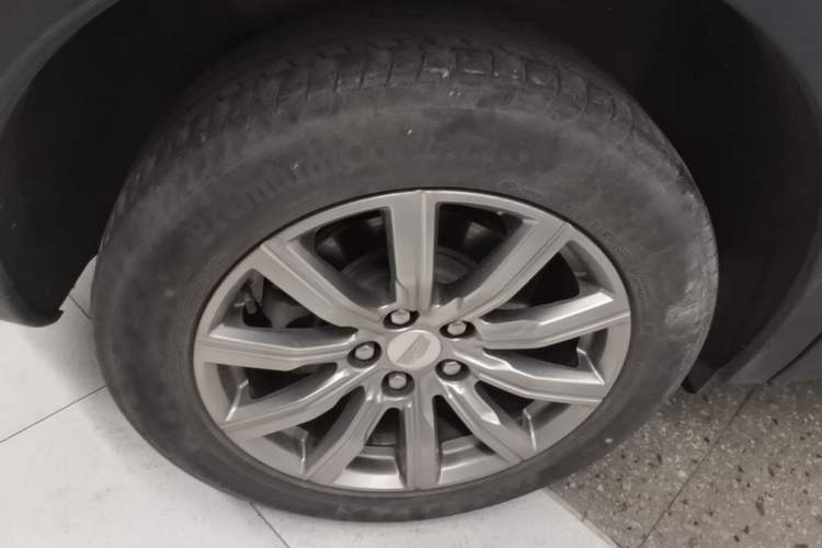 Used Cadillac XT4 2021 28T Two-Wheel Drive Leading Version Right Rear Wheel Hub
