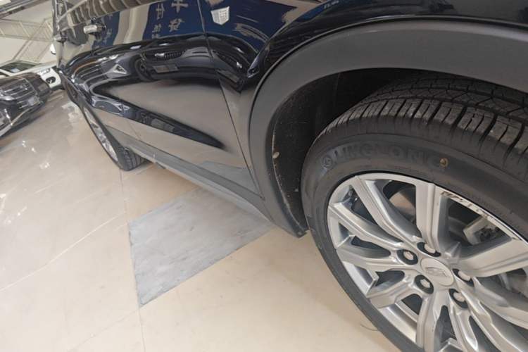 Used Cadillac XT4 2021 28T Two-Wheel Drive Luxury Version Right Side Sill