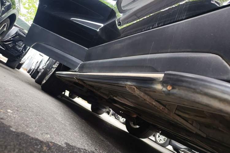 Used Cadillac XT4 2021 28T Two-Wheel Drive Tech Edition Right Side Sill