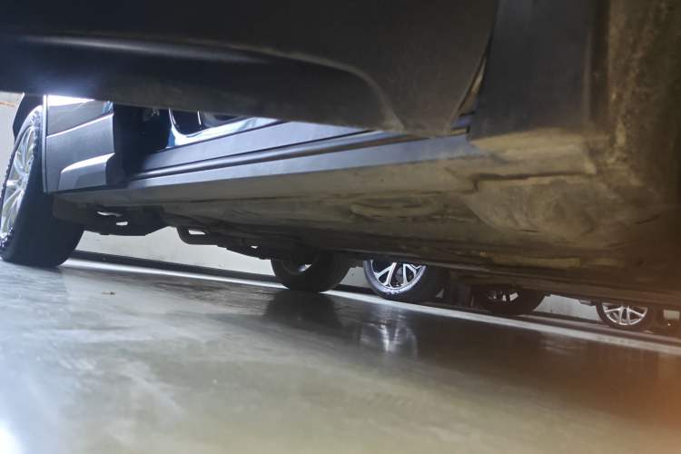 Used Cadillac XT4 2021 28T Two-Wheel Drive Tech Edition Right Side Sill