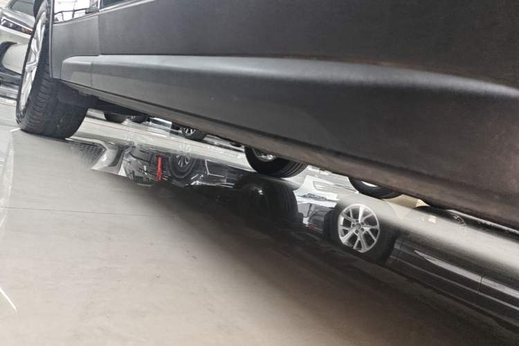 Used Cadillac XT4 2021 28T Two-Wheel Drive Tech Edition Right Side Sill