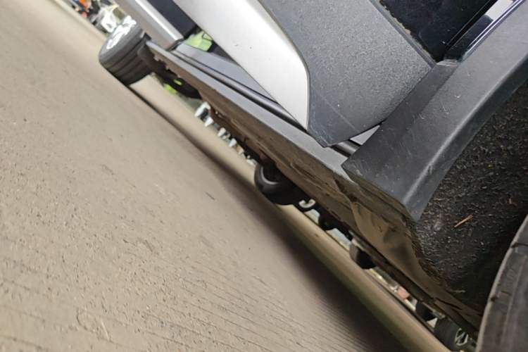 Used Cadillac XT4 2021 28T Two-Wheel Drive Leading Version Right Side Sill