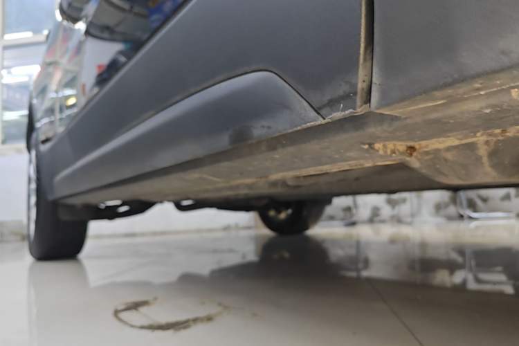 Used Cadillac XT4 2021 28T Two-Wheel Drive Tech Edition Right Side Sill
