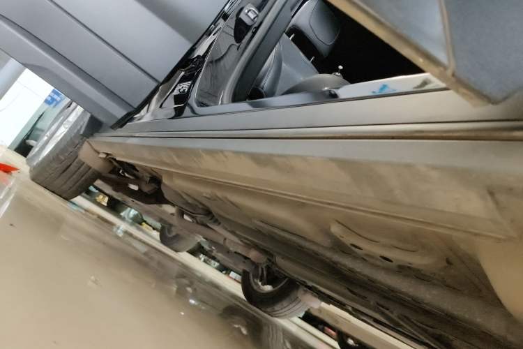 Used Cadillac XT4 2021 28T Two-Wheel Drive Tech Edition Right Side Sill