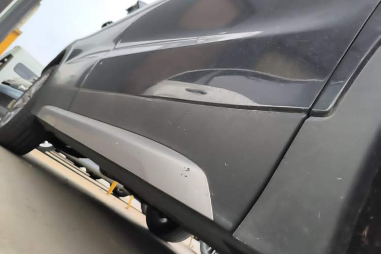 Used Cadillac XT4 2021 28T Two-Wheel Drive Leading Version Right Side Sill