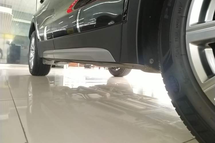 Used Cadillac XT4 2021 28T Two-Wheel Drive Leading Version Right Side Sill