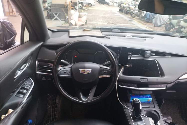 Used Cadillac XT4 2021 28T Two-Wheel Drive Tech Edition Steering Wheel