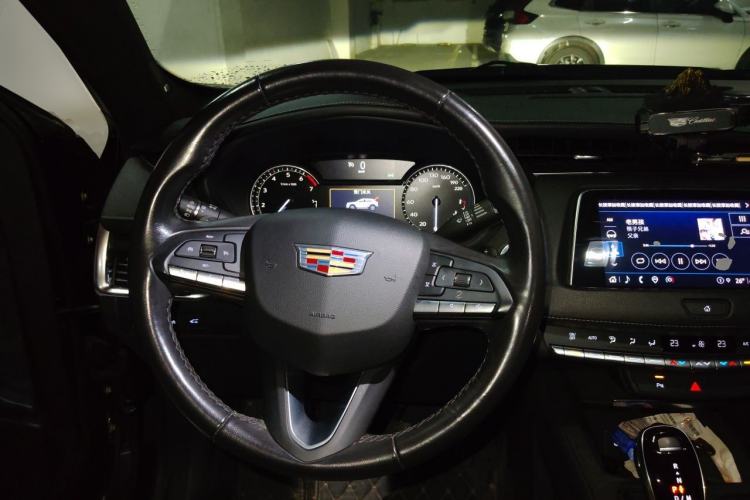 Used Cadillac XT4 2021 28T Two-Wheel Drive Tech Edition Steering Wheel