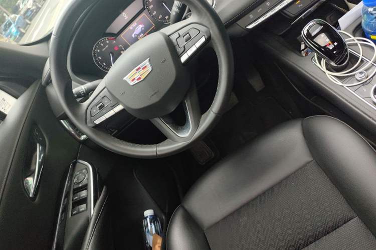 Used Cadillac XT4 2021 28T Two-Wheel Drive Tech Edition Steering Wheel