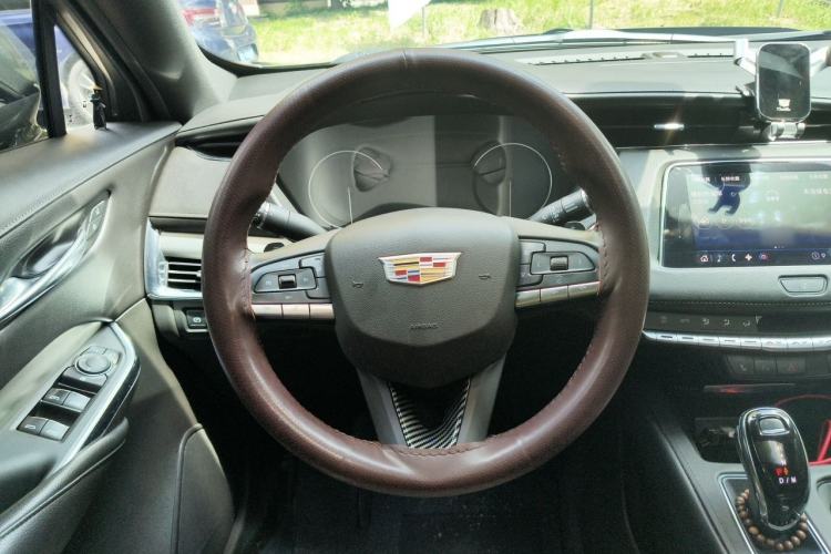 Used Cadillac XT4 2021 28T Two-Wheel Drive Luxury Version Steering Wheel