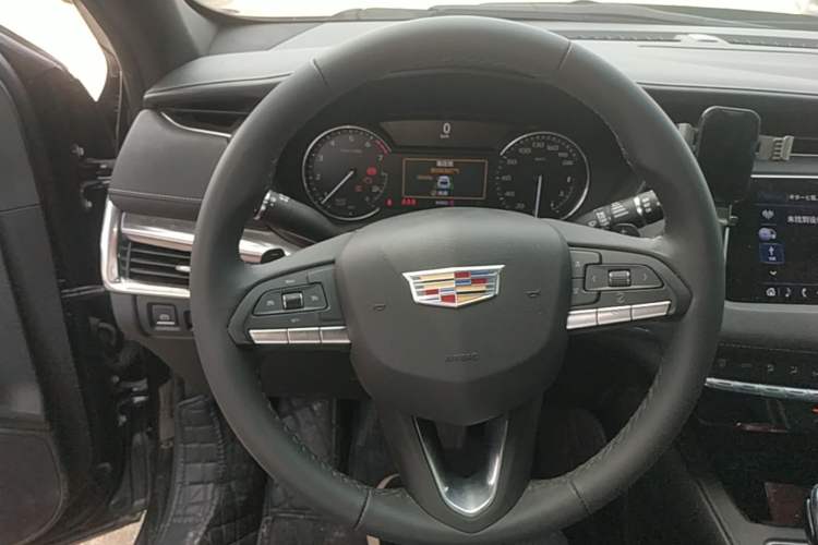 Used Cadillac XT4 2021 28T Two-Wheel Drive Tech Edition Steering Wheel