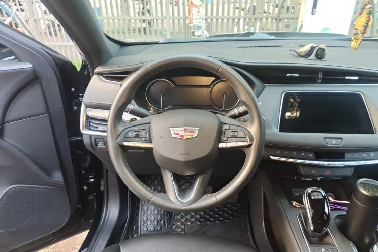 Used Cadillac XT4 2021 28T Two-Wheel Drive Tech Edition Steering Wheel