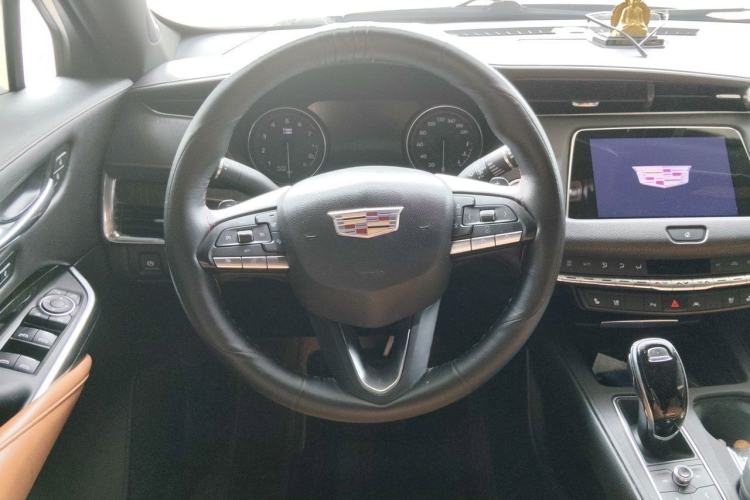 Used Cadillac XT4 2021 28T Four-Wheel Drive Platinum Edition Steering Wheel