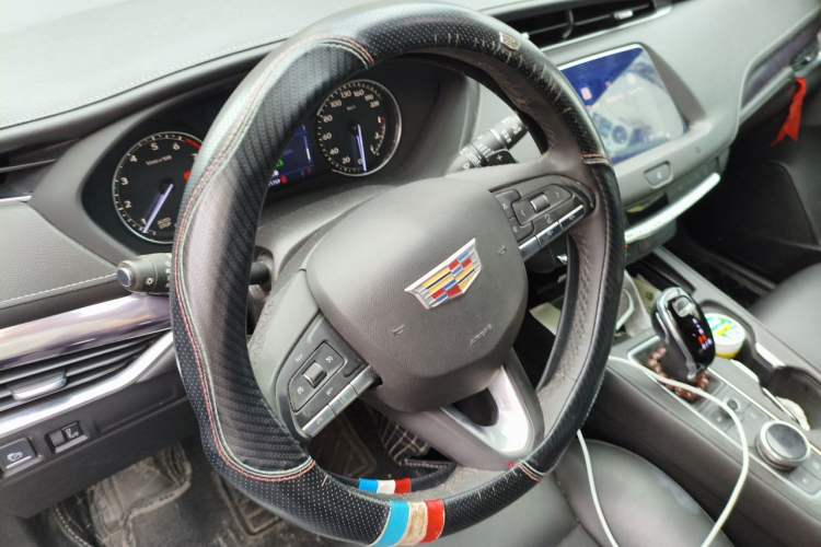Used Cadillac XT4 2021 28T Two-Wheel Drive Tech Edition Steering Wheel