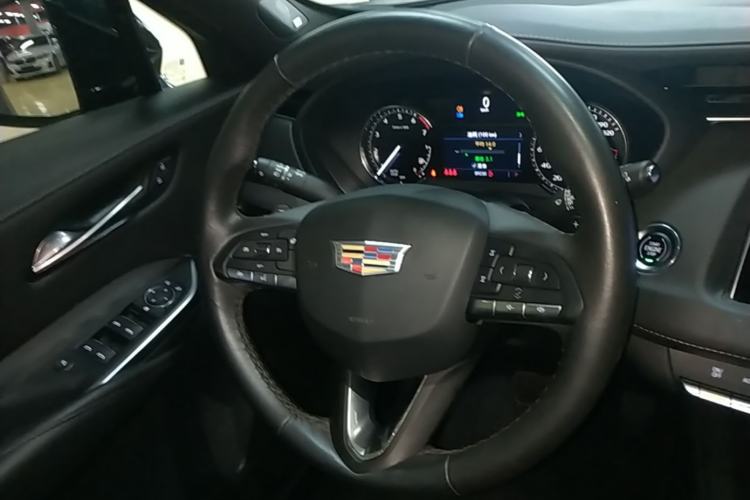 Used Cadillac XT4 2021 28T Two-Wheel Drive Leading Version Steering Wheel