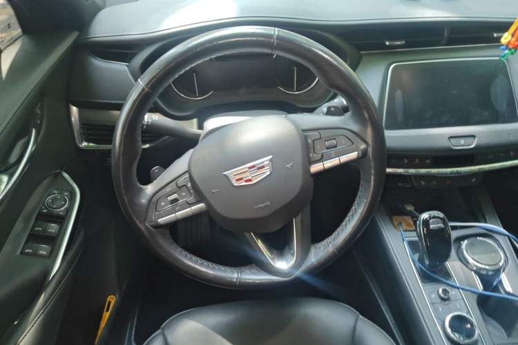 Used Cadillac XT4 2021 28T Two-Wheel Drive Leading Version Steering Wheel