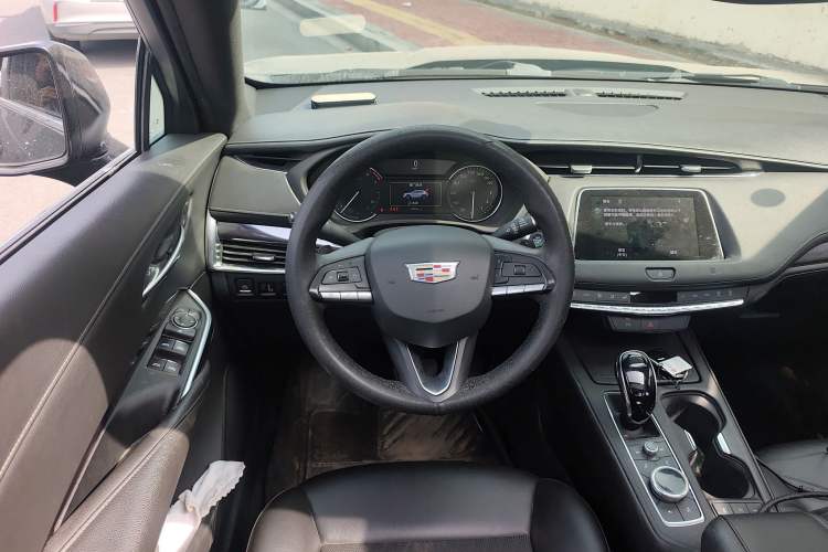 Used Cadillac XT4 2021 28T Two-Wheel Drive Tech Edition Steering Wheel