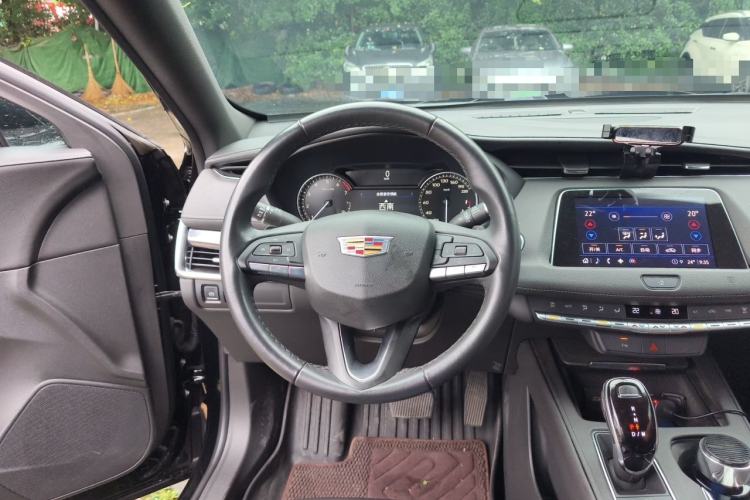 Used Cadillac XT4 2021 28T Two-Wheel Drive Tech Edition Steering Wheel