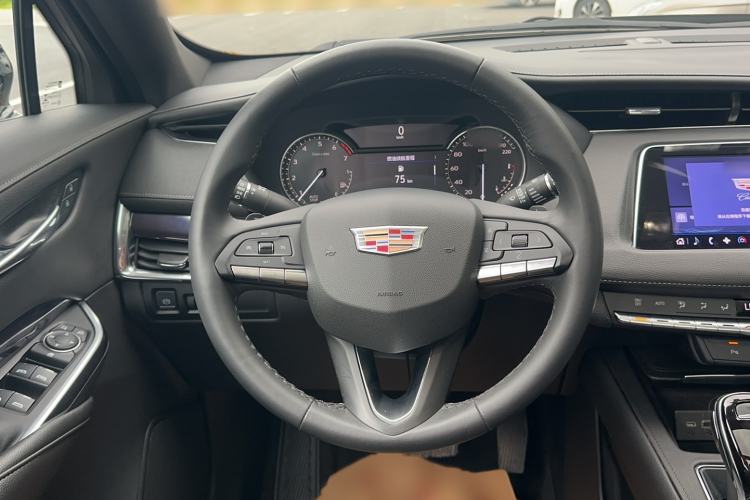 Used Cadillac XT4 2021 28T Two-Wheel Drive Tech Edition Steering Wheel