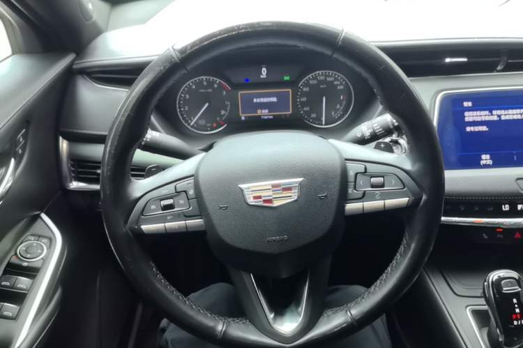 Used Cadillac XT4 2021 28T Two-Wheel Drive Leading Version Steering Wheel