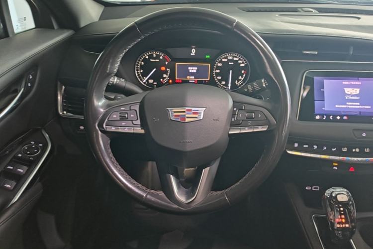 Used Cadillac XT4 2021 28T Two-Wheel Drive Tech Edition Steering Wheel