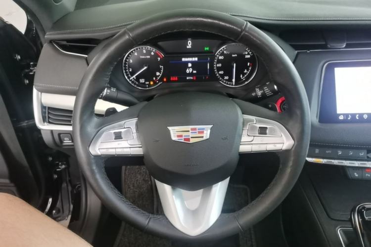 Used Cadillac XT4 2021 28T Two-Wheel Drive Leading Version Steering Wheel