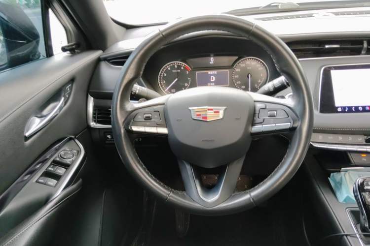 Used Cadillac XT4 2021 28T Two-Wheel Drive Tech Edition Steering Wheel