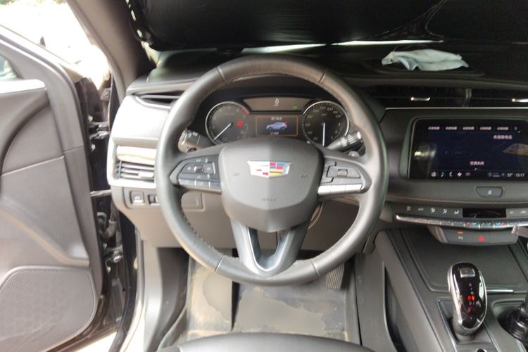 Used Cadillac XT4 2021 28T Two-Wheel Drive Tech Edition Steering Wheel
