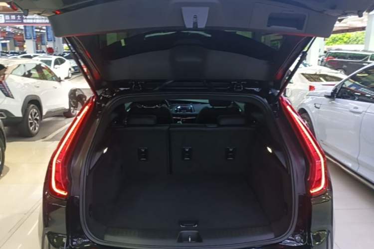 Used Cadillac XT4 2021 28T Two-Wheel Drive Tech Edition Trunk