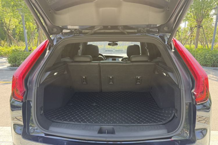 Used Cadillac XT4 2021 28T Two-Wheel Drive Tech Edition Trunk