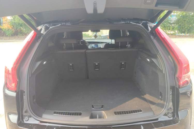 Used Cadillac XT4 2021 28T Two-Wheel Drive Leading Version Trunk
