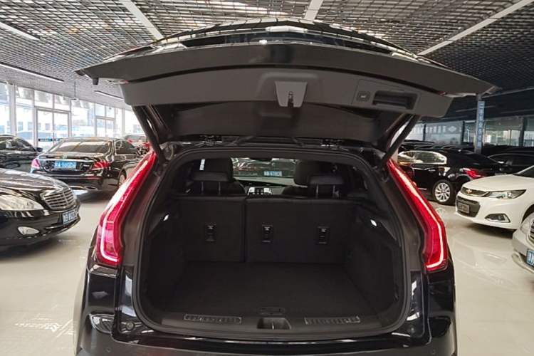 Used Cadillac XT4 2021 28T Two-Wheel Drive Leading Version Trunk