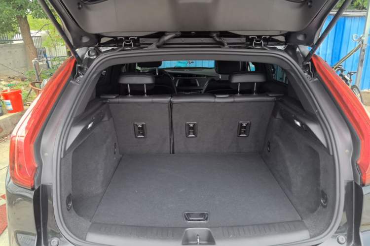 Used Cadillac XT4 2021 28T Two-Wheel Drive Tech Edition Trunk