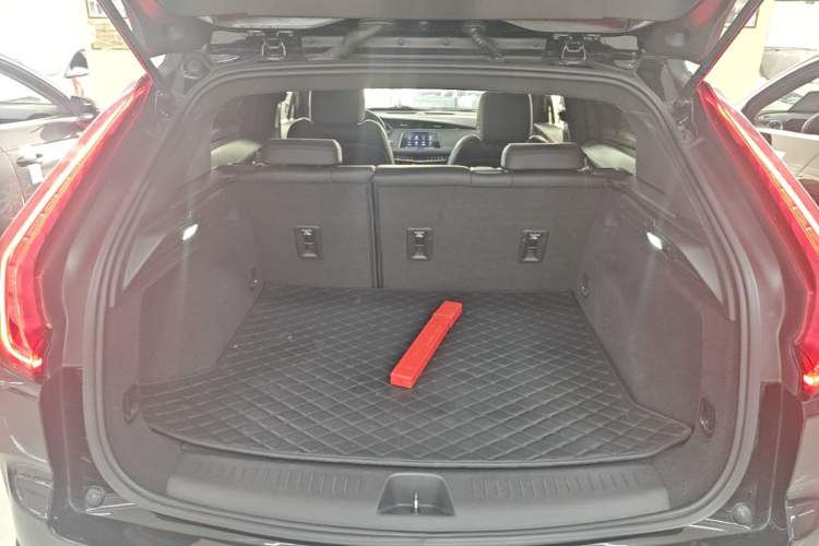 Used Cadillac XT4 2021 28T Two-Wheel Drive Tech Edition Trunk