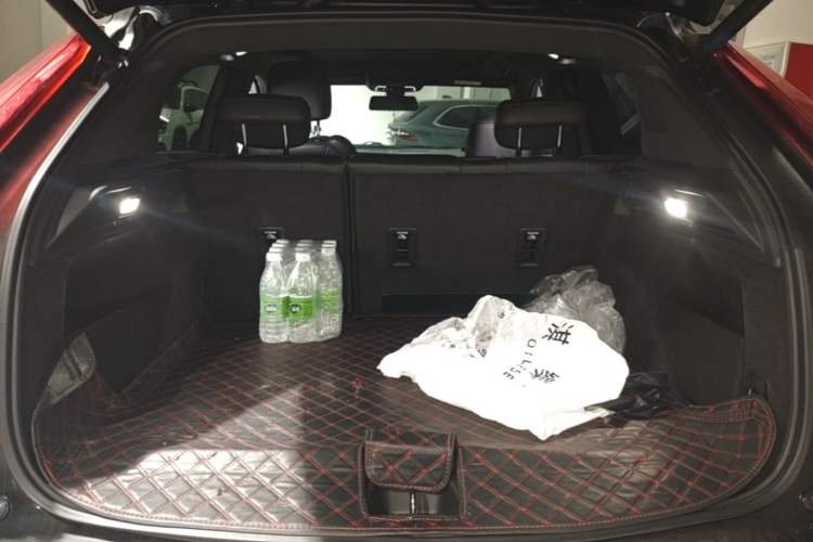 Used Cadillac XT4 2021 28T Two-Wheel Drive Leading Version Trunk