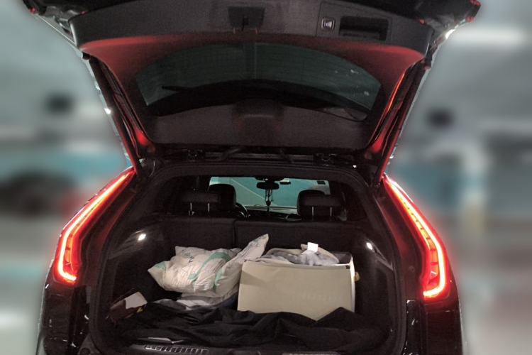 Used Cadillac XT4 2021 28T Two-Wheel Drive Leading Version Trunk