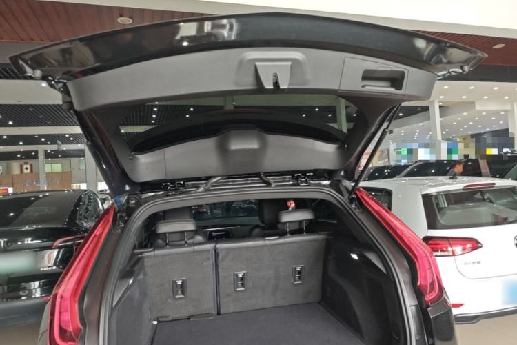 Used Cadillac XT4 2021 28T Two-Wheel Drive Tech Edition Trunk