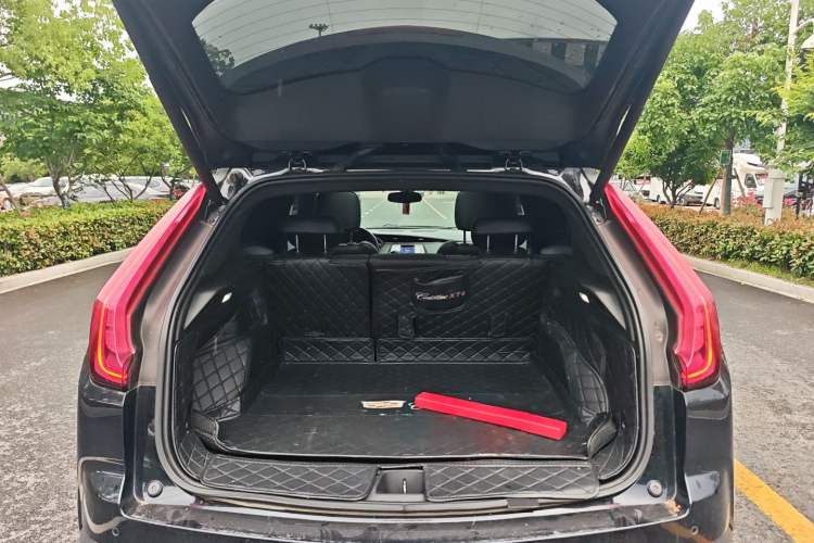 Used Cadillac XT4 2021 28T Two-Wheel Drive Luxury Version Trunk