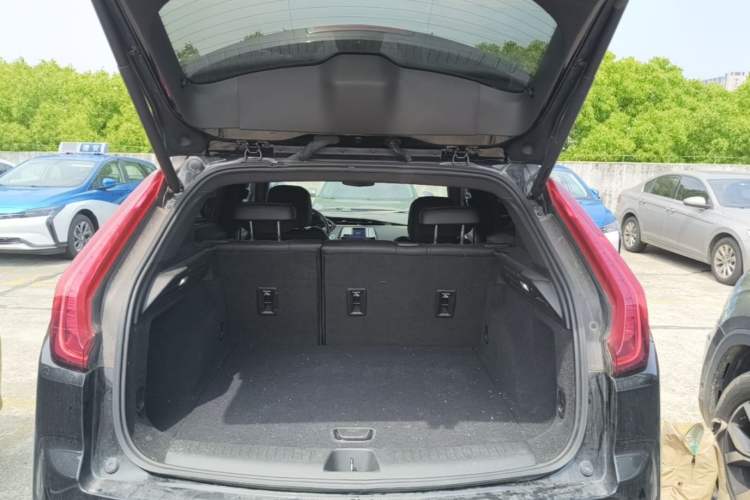 Used Cadillac XT4 2021 28T Two-Wheel Drive Tech Edition Trunk