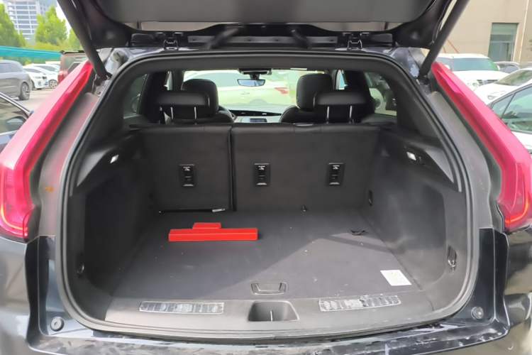 Used Cadillac XT4 2021 28T Two-Wheel Drive Leading Version Trunk