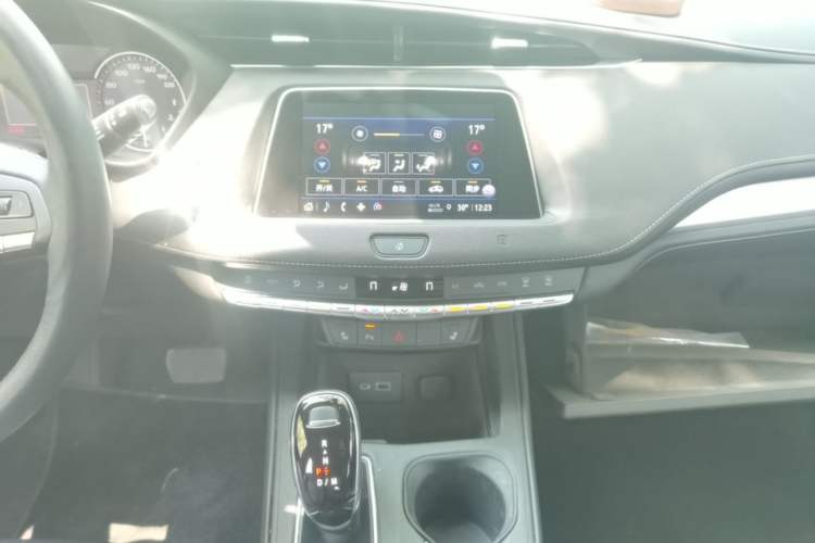 Used Cadillac XT4 2021 28T Two-Wheel Drive Luxury Version Audio And AC Panel