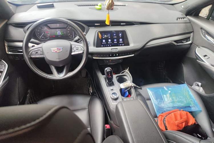 Used Cadillac XT4 2021 28T Two-Wheel Drive Leading Version Center Console
