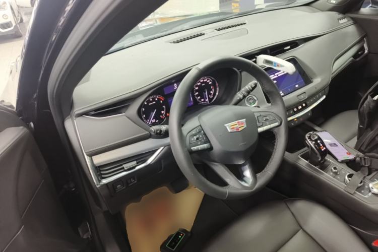 Used Cadillac XT4 2021 28T Two-Wheel Drive Leading Version Center Console