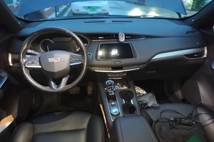 Used Cadillac XT4 2021 28T Two-Wheel Drive Leading Version Center Console
