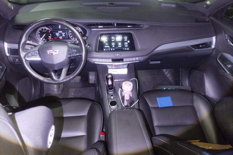 Used Cadillac XT4 2021 28T Two-Wheel Drive Leading Version Center Console